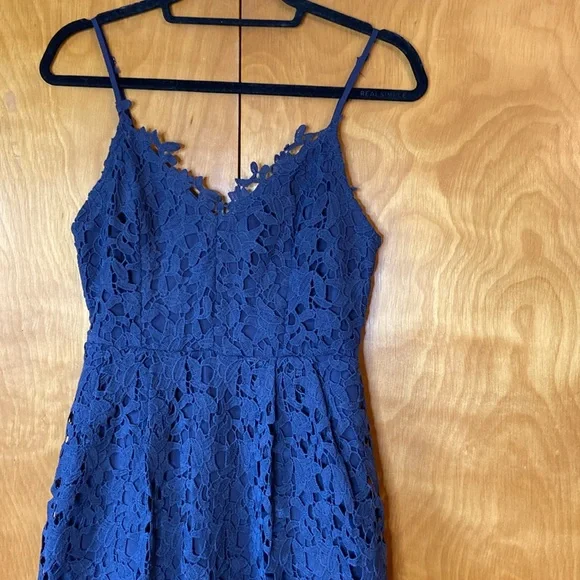 ASTR Lace A-Line Sleeveless V-Neck Midi Dress A figure-flattering closet staple. - Picture 4 of 12